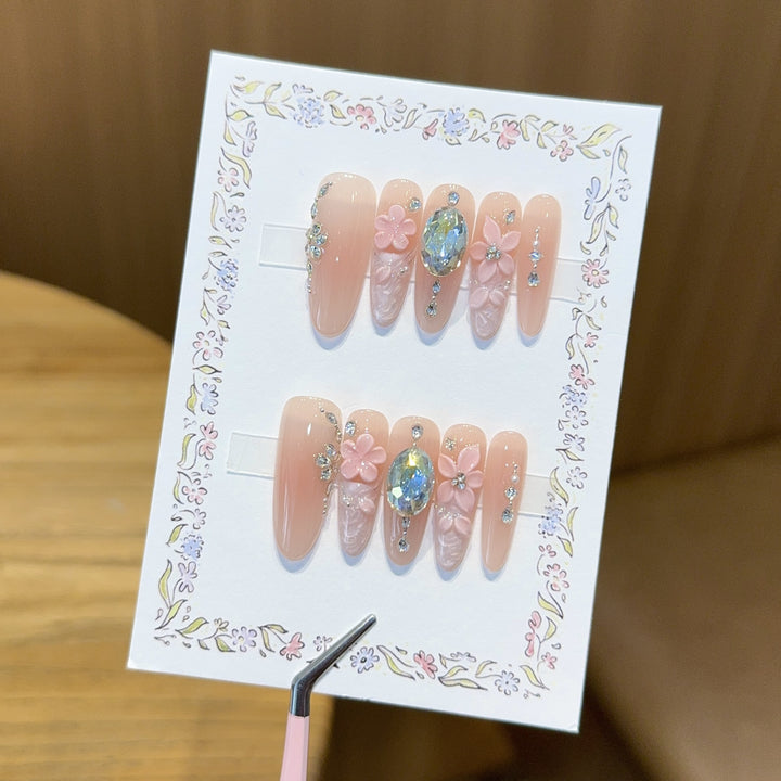 Artificial artificial nails with floral decorations and glitter details Bowlift