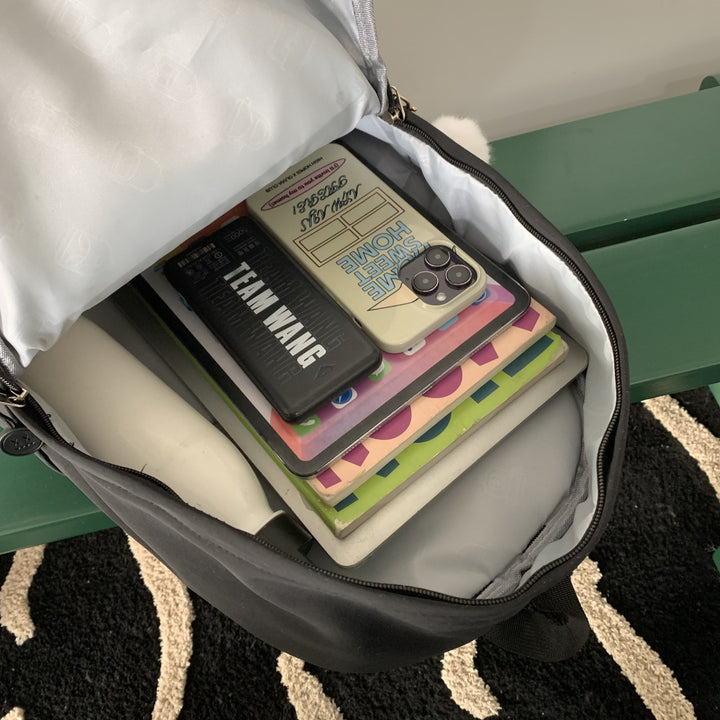 Practical backpack with colorful applications Bowlift