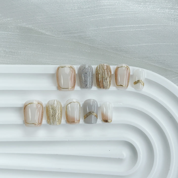Luxurious Decorative Press-On Nail Art Set