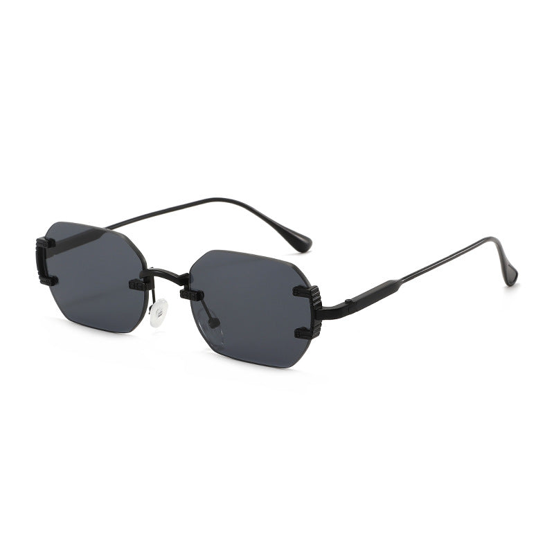 Ladies geometric sunglasses with luxurious metal frame and protective UV filter Bowlift