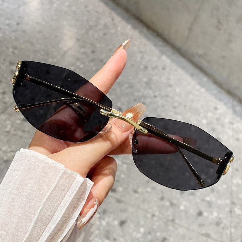 Women's fashionable sunglasses with innovative checkered design Bowlift