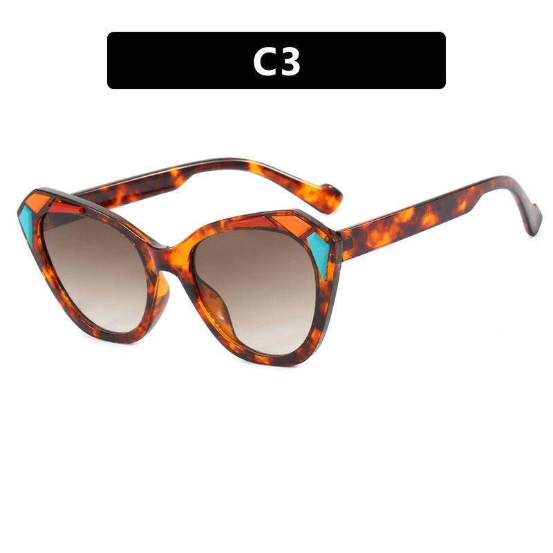 Ladies Cat Eye Sunglasses with Fashionable Details Bowlift