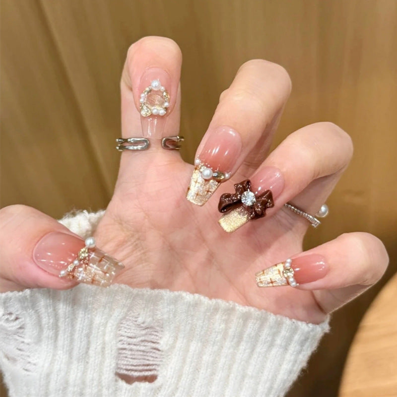 Artificial nail set with elegant appliqués Bowlift