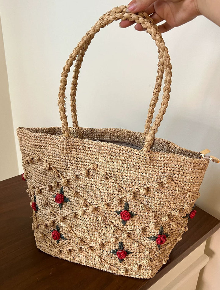 Handmade straw bag with fashionable striped pattern Bowlift