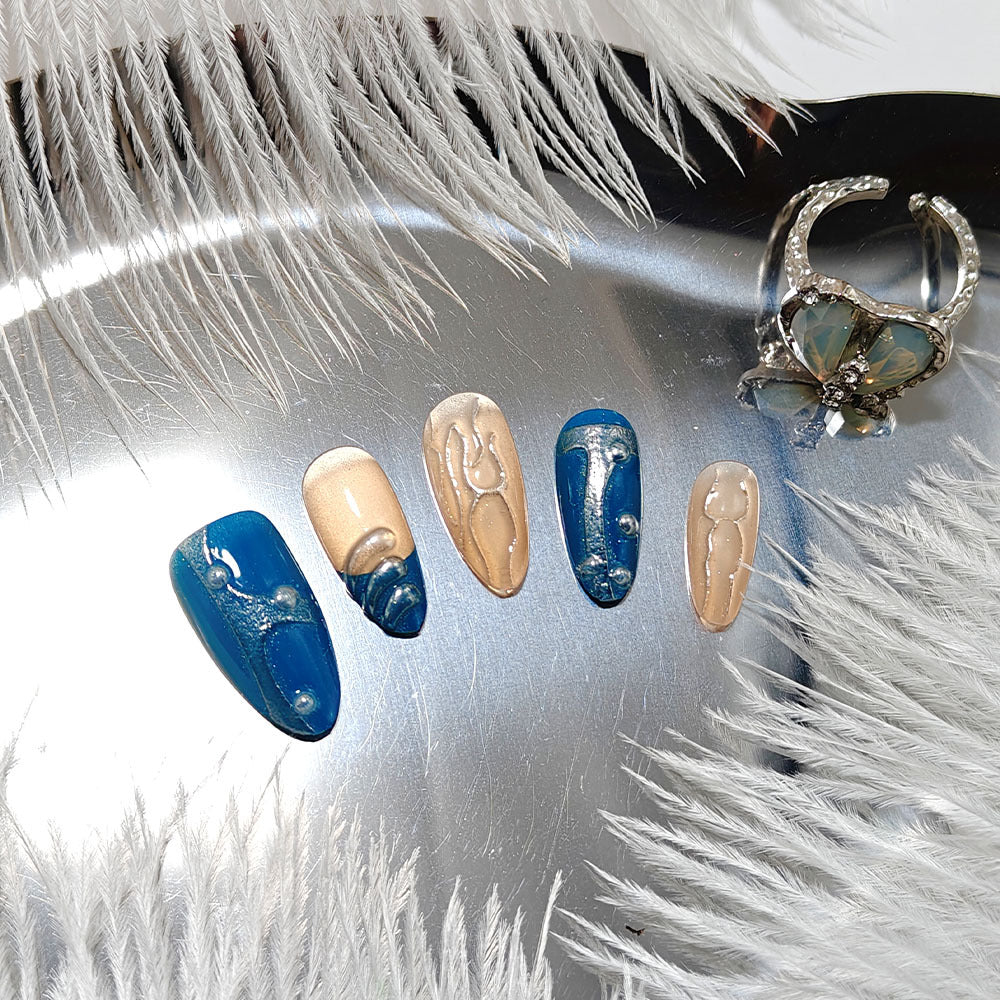 Artificial nails with luxurious wave design Bowlift