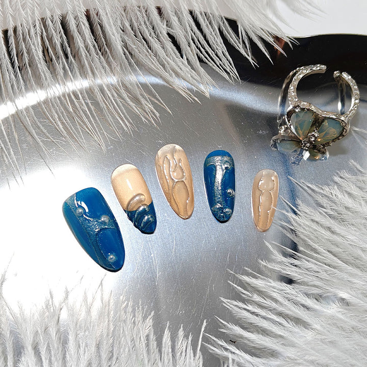 Artificial nails with luxurious wave design Bowlift