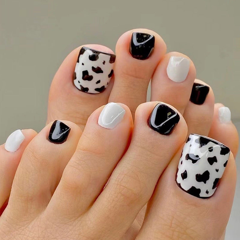 Artful toenail extensions with modern animal pattern Bowlift