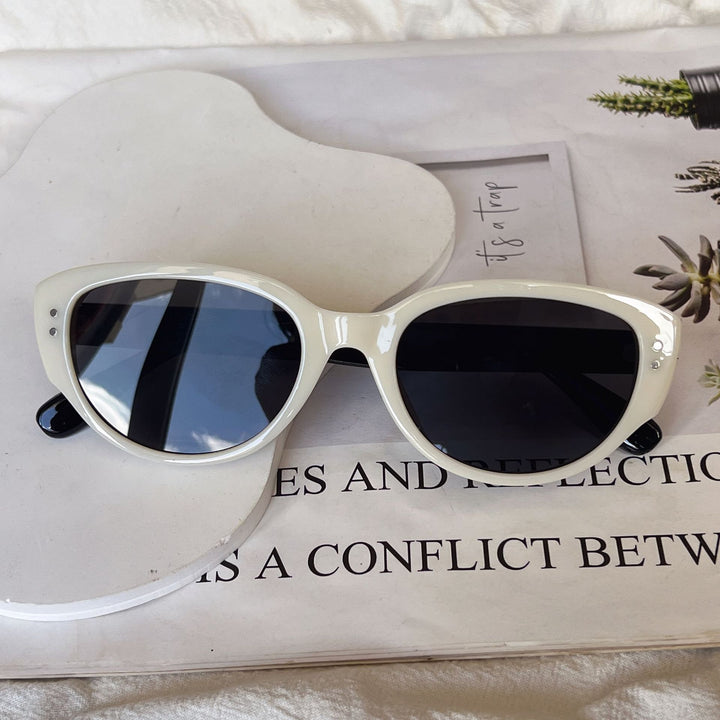 Cat-Eye Frame Sunglasses Bowlift