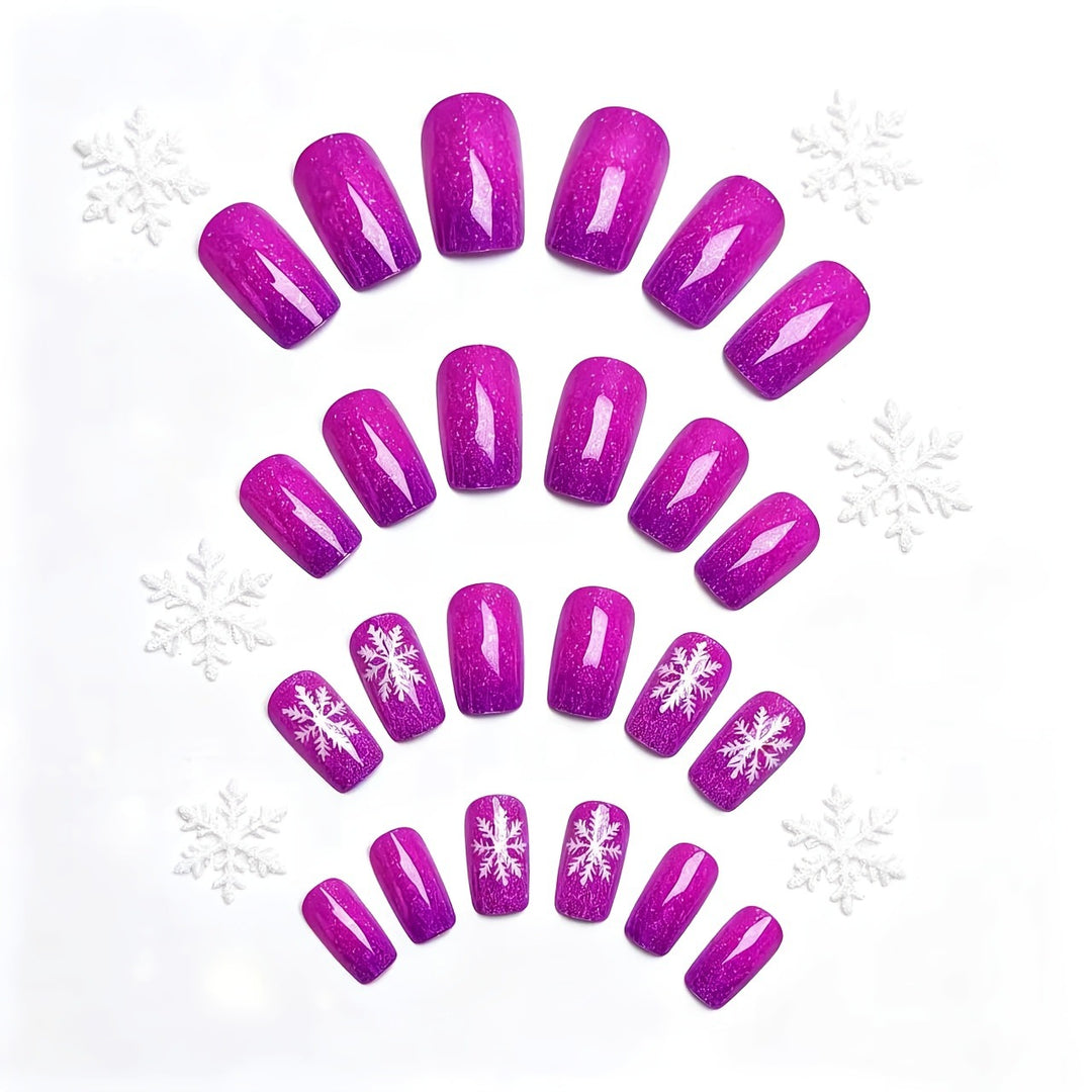 Glittering artificial nails with wintry snowflake design Bowlift
