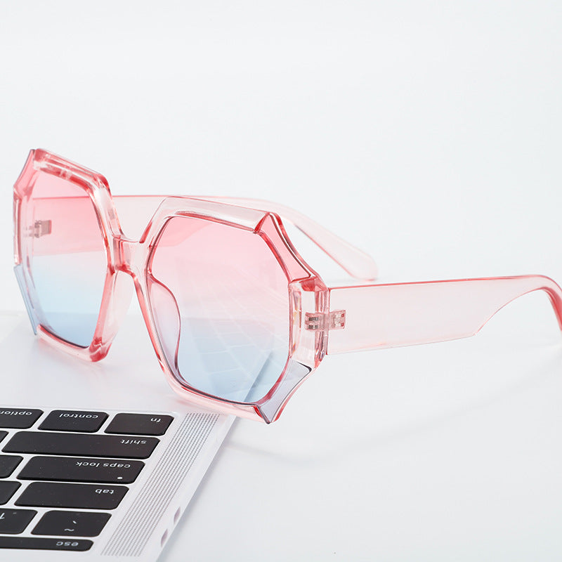 Ladies fashionable sunglasses with faceted frame Bowlift