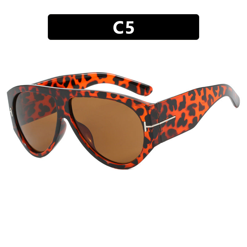 Ladies elegant sunglasses in striking design Bowlift