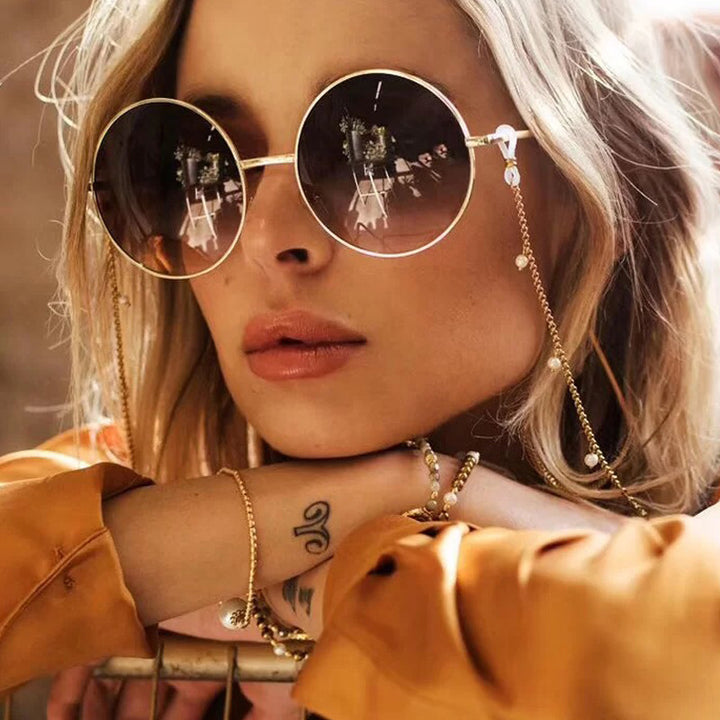 Fashionable glasses holder chain with pearl pendants Bowlift