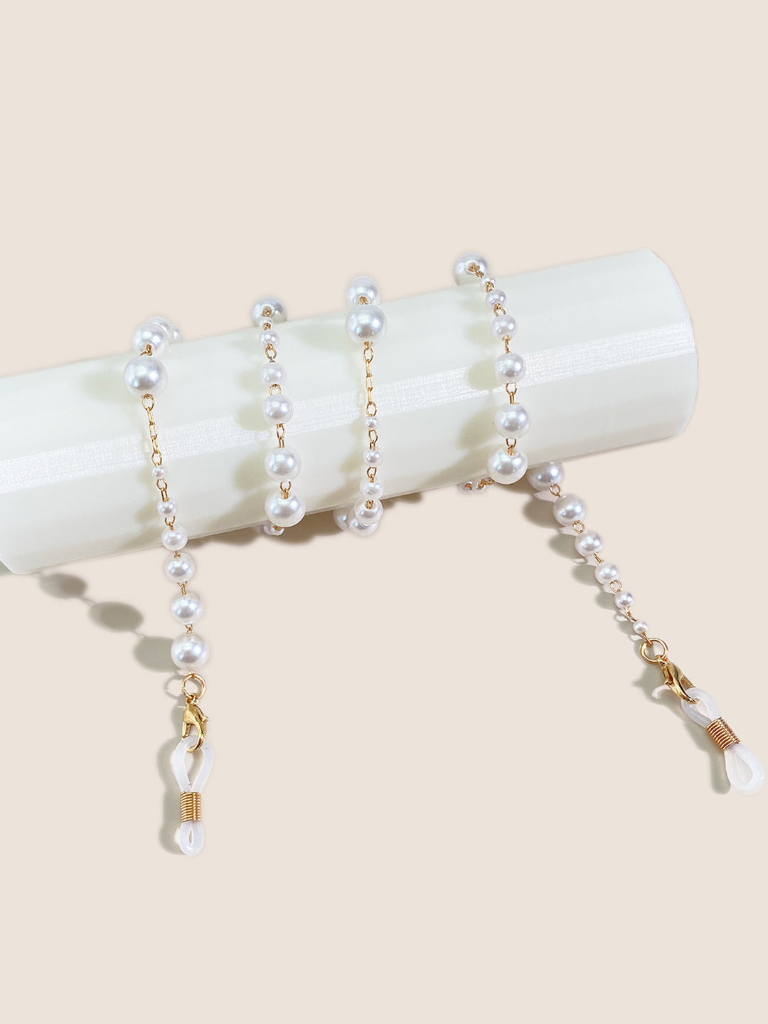 Elegant Pearl-Accented Eyewear Chain Bowlift