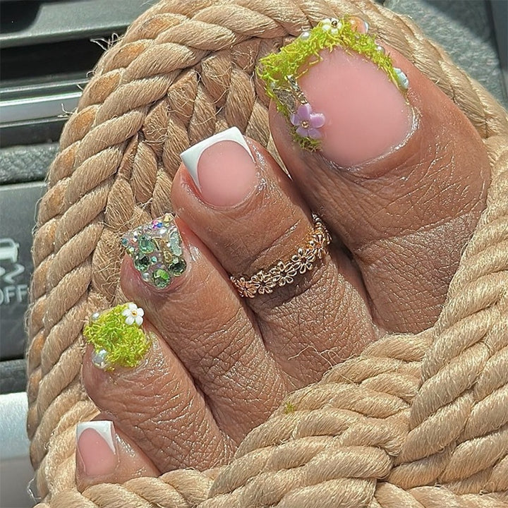 Creative nail set with glitter and flower designs Bowlift