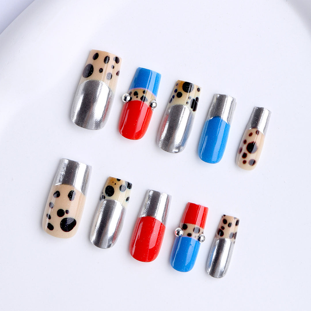 Artificial Nails with Creative Metallic Design Bowlift