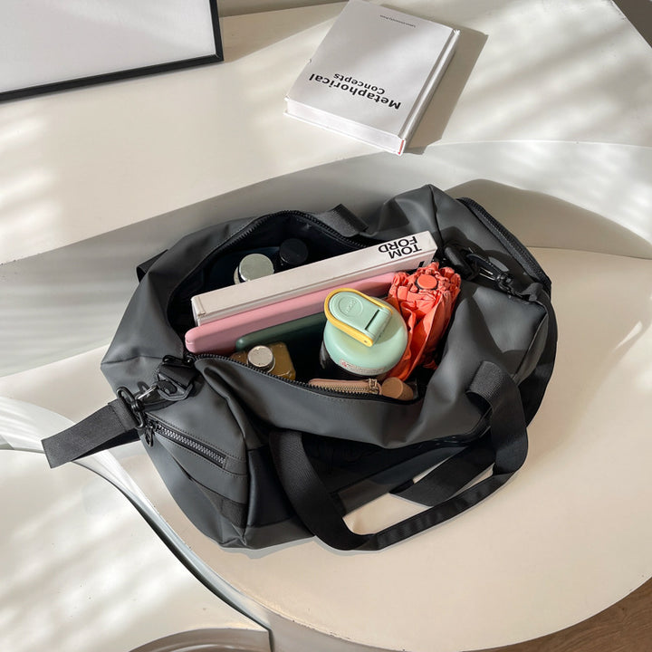 Sporty Travel Bag With Durable And Water-Repellent Material Bowlift