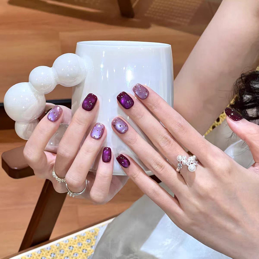Artificial nails with luxurious ombre effect and sparkling accents Bowlift