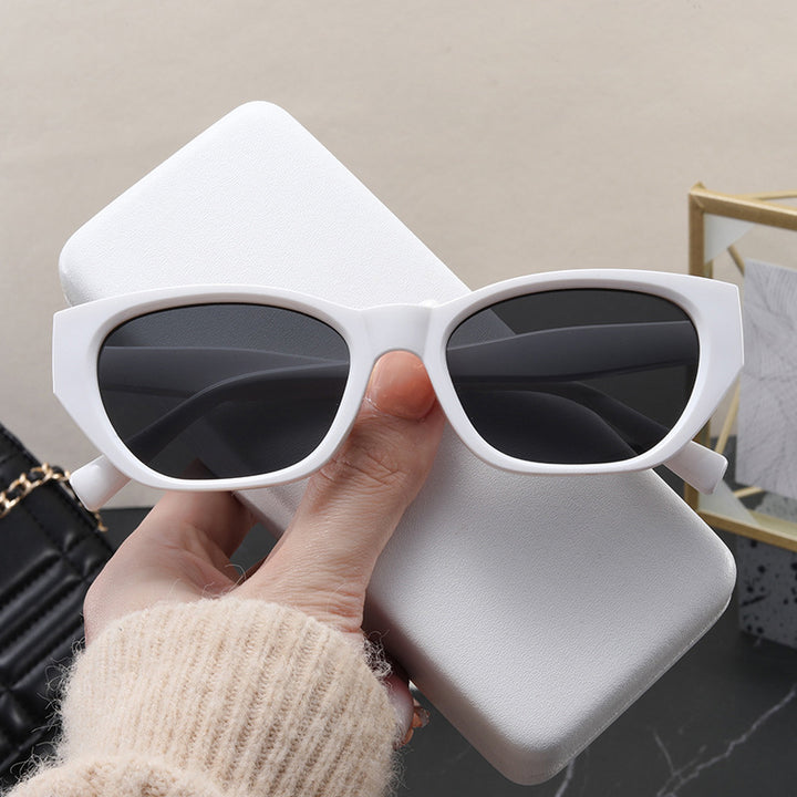 Ladies Cat-Eye Sunglasses with Stylish Frame and UV Protection Bowlift