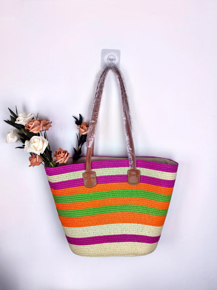 Summery beach bag and sun hat Bowlift