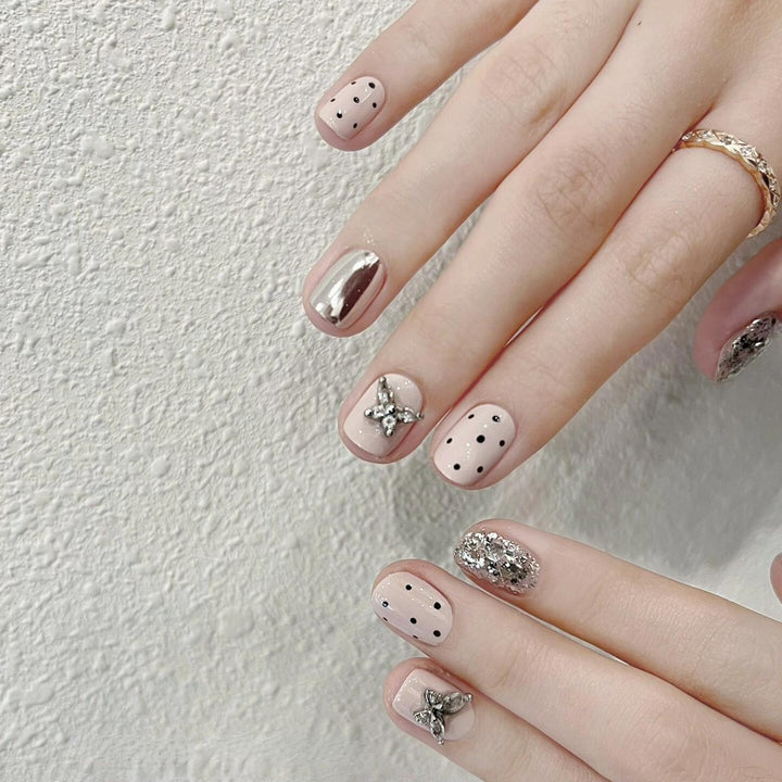 Artificial nails with playful design and glitter accents Bowlift