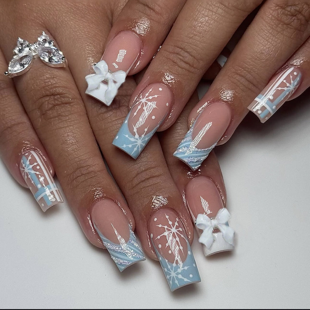 Artificial nail set with winter snowflake and bow motifs Bowlift