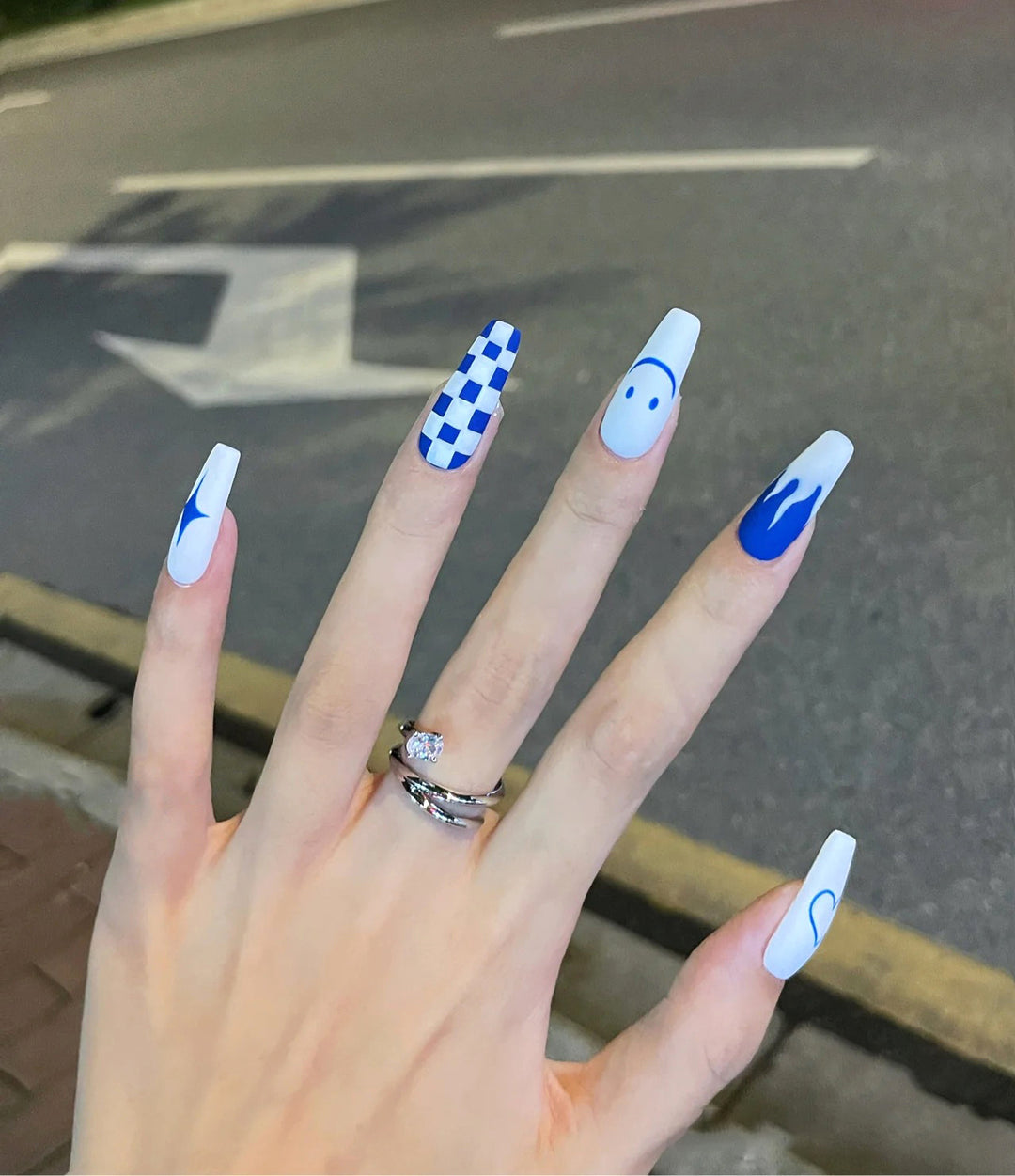 Artificial nail set with creative geometric design Bowlift