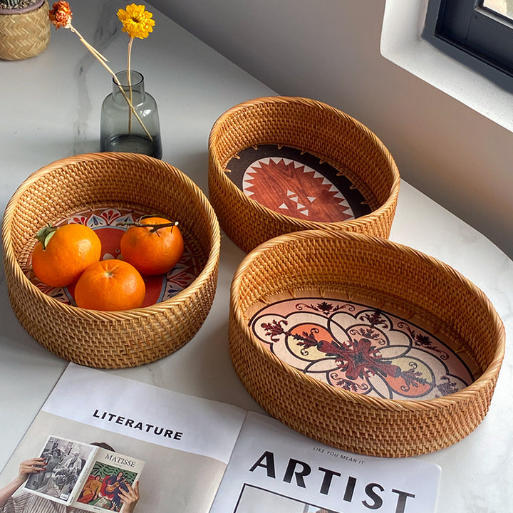 Rustic serving basket with floral details Bowlift