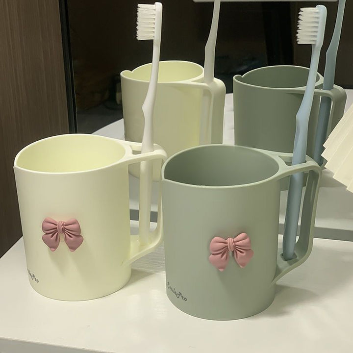 Ceramic mug with elegant bow motif Bowlift