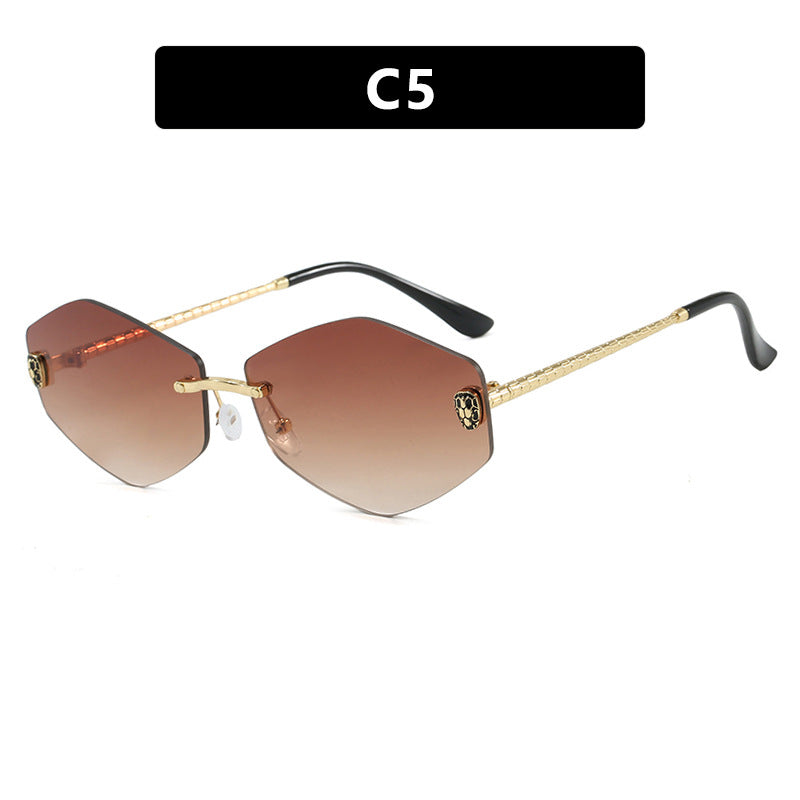 Women's geometric sunglasses in modern design with elegant metal frame Bowlift