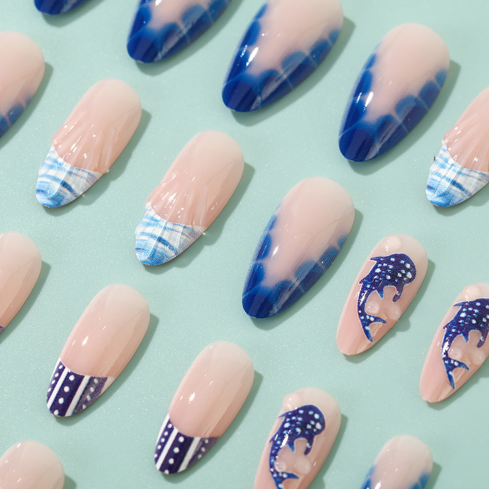 Creative art nails in maritime style Bowlift