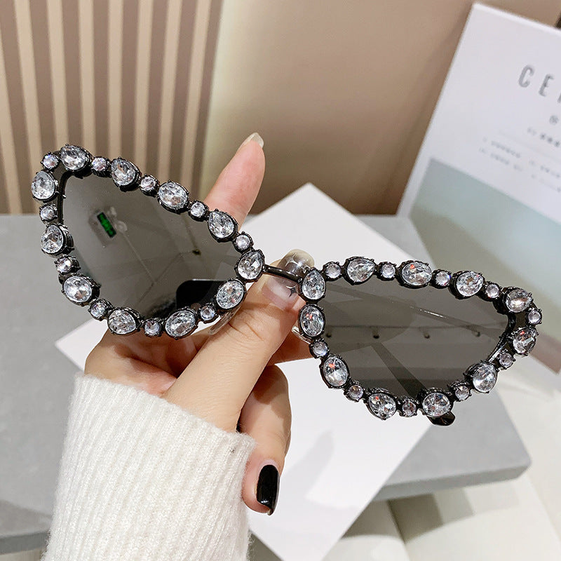Ladies Glamorous Cat-Eye Sunglasses with Sparkling Rhinestone Details Bowlift