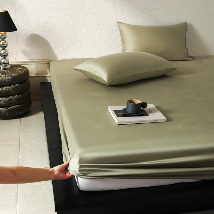Fitted sheet set made of silky smooth satin microfiber with extra deep pocket