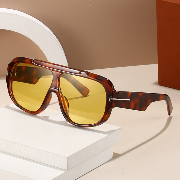 Ladies sporty sunglasses with stylish full rim design Bowlift