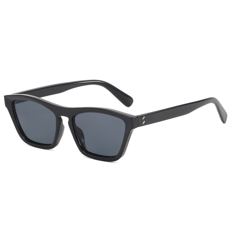 Ladies fashionable sunglasses in trendy geometric design Bowlift