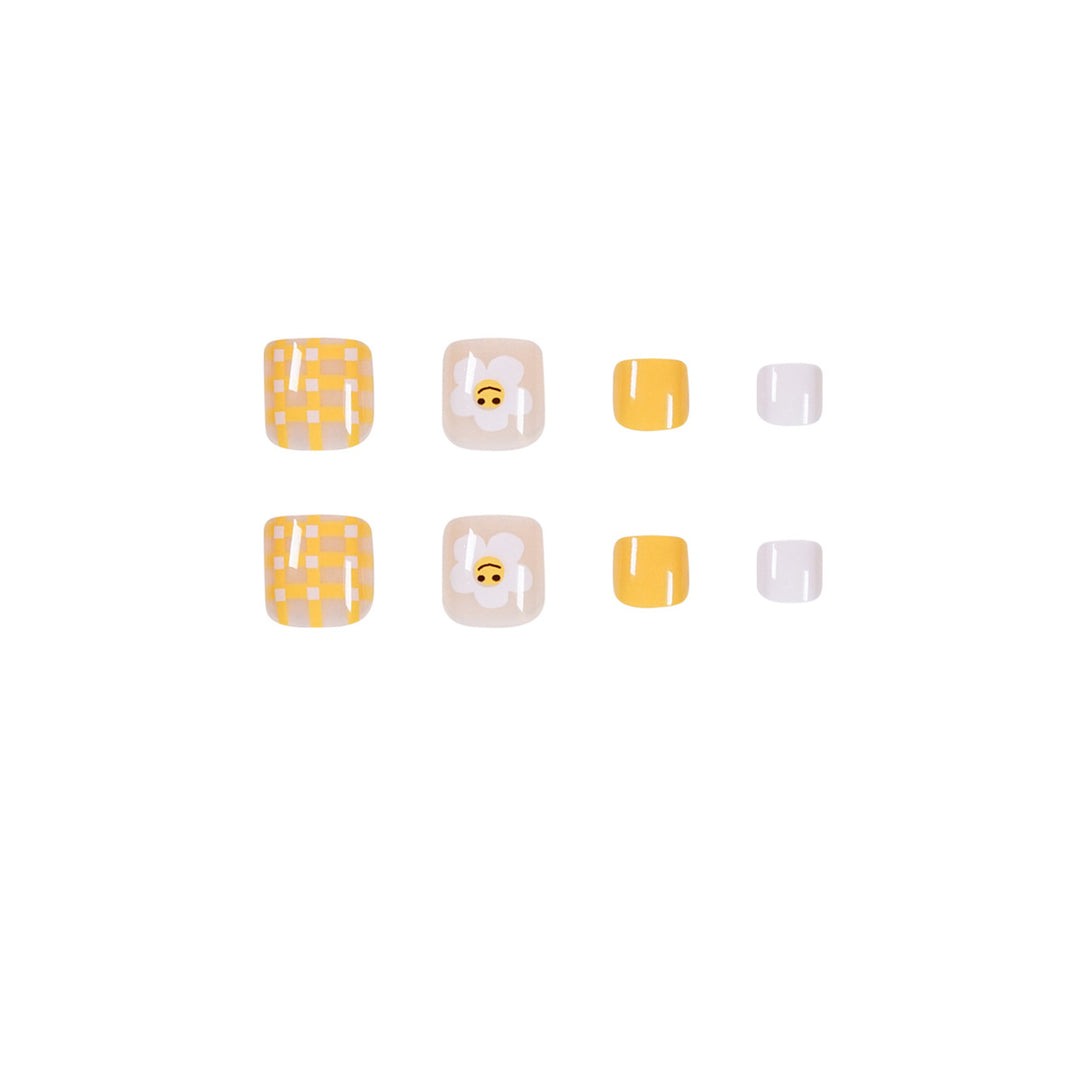 Artful toenail design with cheerful flower motifs Bowlift