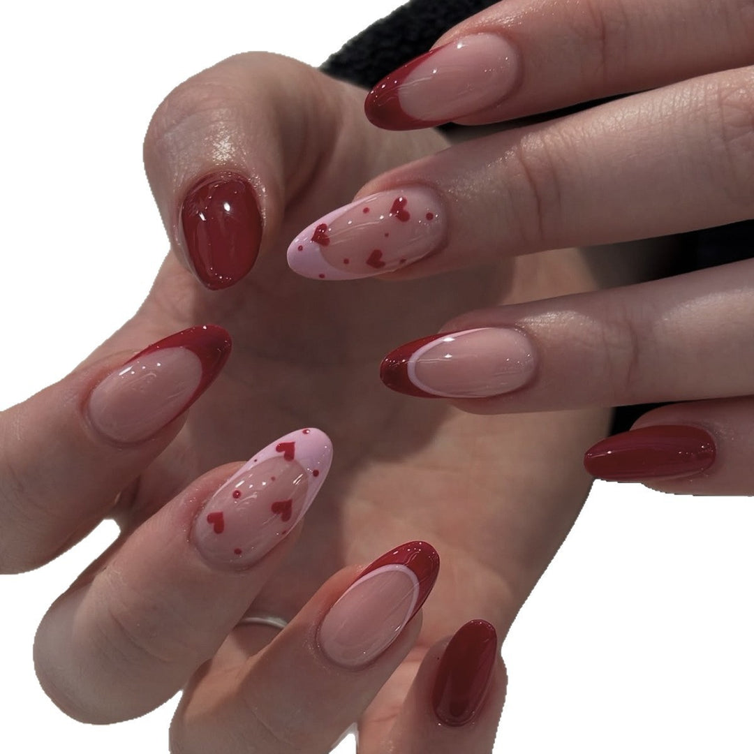 Artificial nail set with elegant heart accents and shine Bowlift