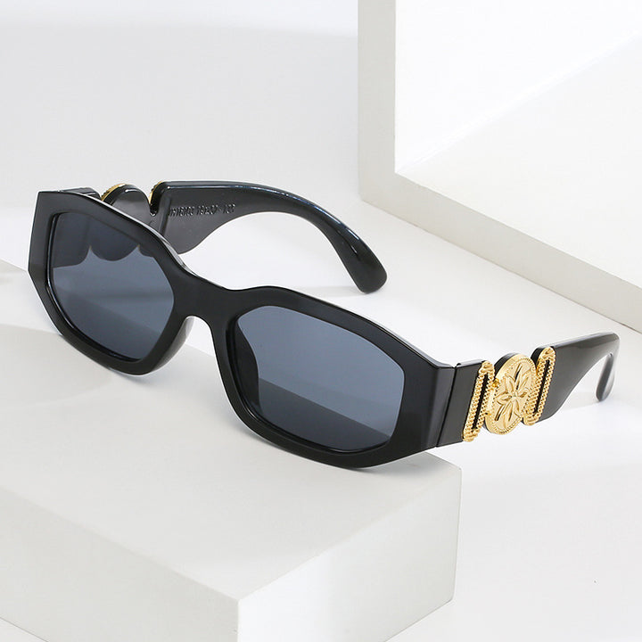 Ladies trendy and stylish sunglasses with luxurious details Bowlift