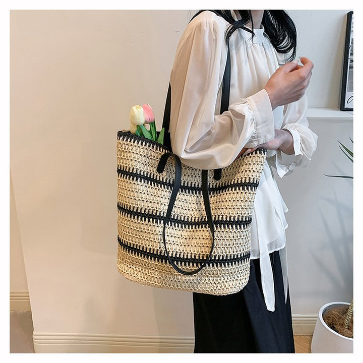 Handmade beach bag with striking leather handles Bowlift