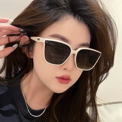 Women's fashionable oversized sunglasses in retro style Bowlift