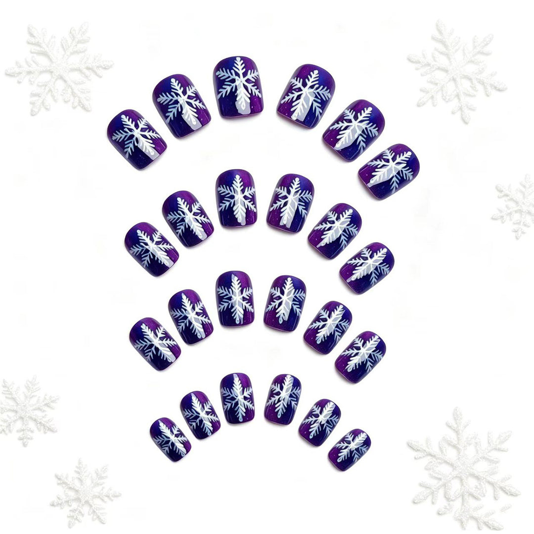 Artificial nails with festive snowflake design Bowlift