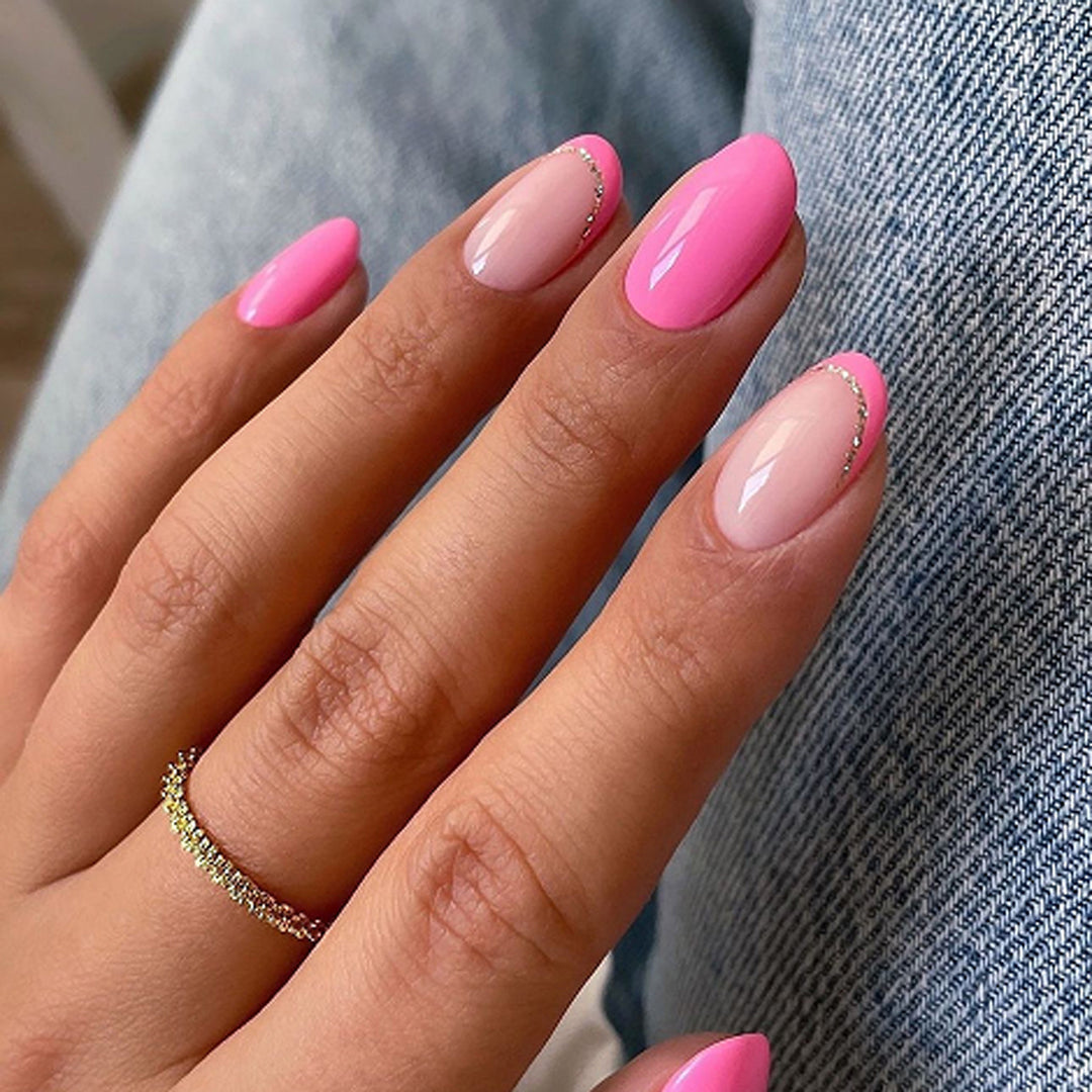 Artful nail art with elegant glitter accents Bowlift