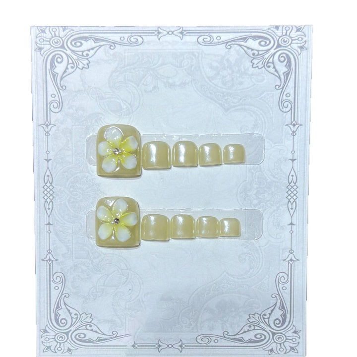 Floral-Inspired Press-On Nail Set Bowlift
