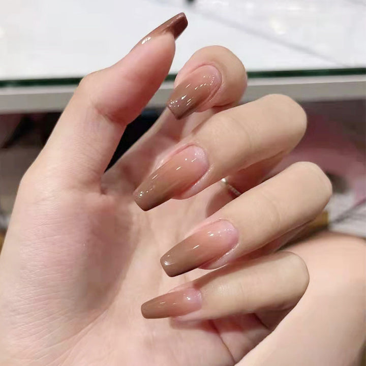 Artificial nails with elegant ombre effect Bowlift