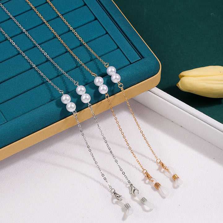 Elegant Eyewear Chain with Pearl Accents Bowlift