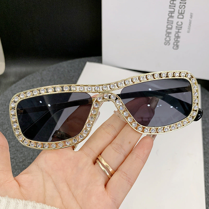Women's extravagant Cat-Eye sunglasses with golden accents Bowlift