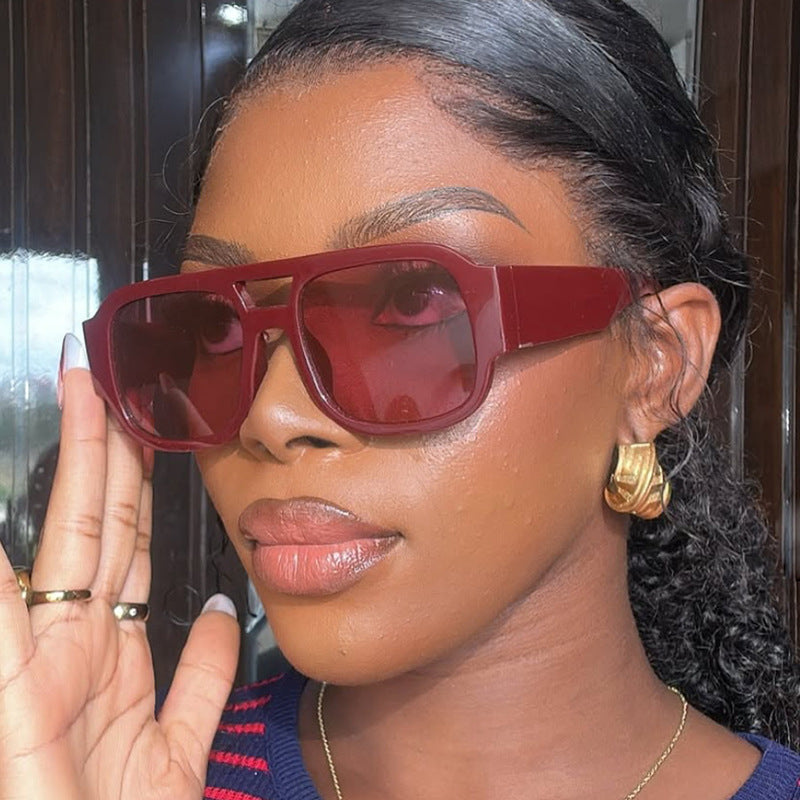 Ladies modern sunglasses in elegant rectangular design Bowlift