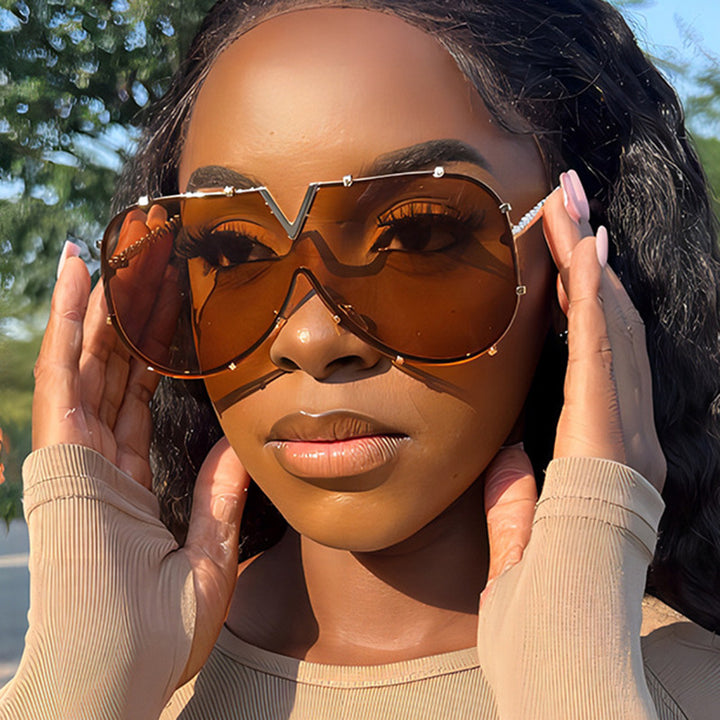 Women oversized goggles in futuristic design Bowlift