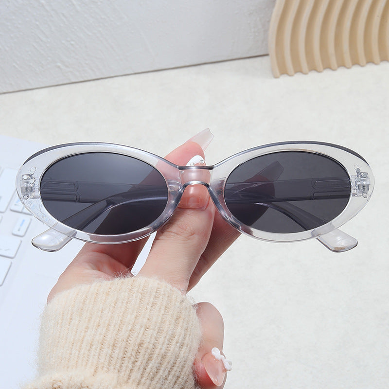Ladies fashionable sunglasses in elegant oval design Bowlift
