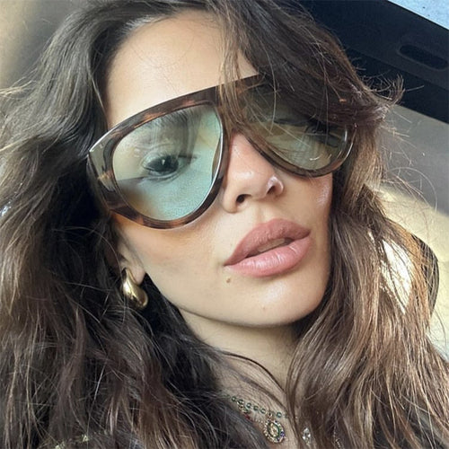 Women extravagant oversized sunglasses with angled frame Bowlift