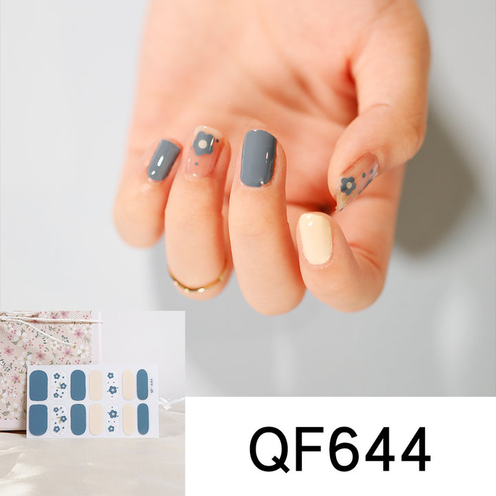 Artificial nail design with heart motif Bowlift